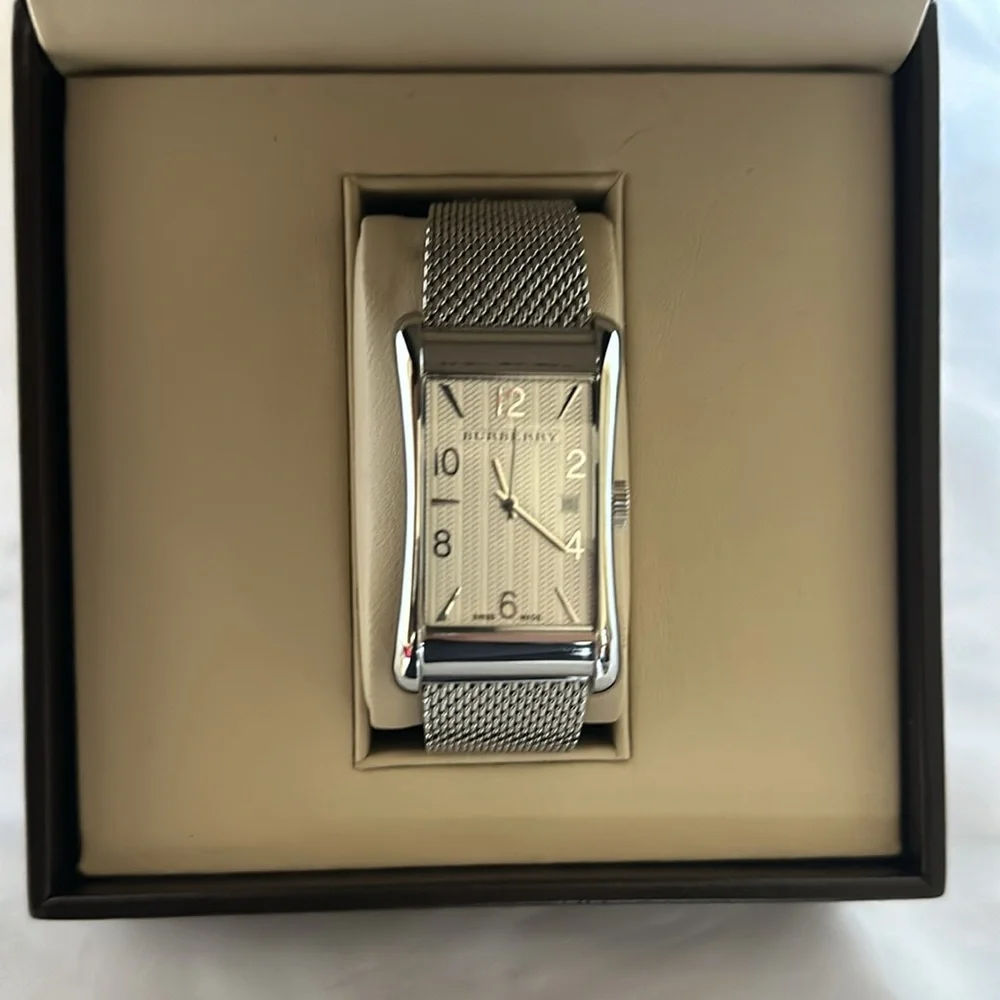 New never used Burberry Watch. Swiss made. - Picture 2 of 8